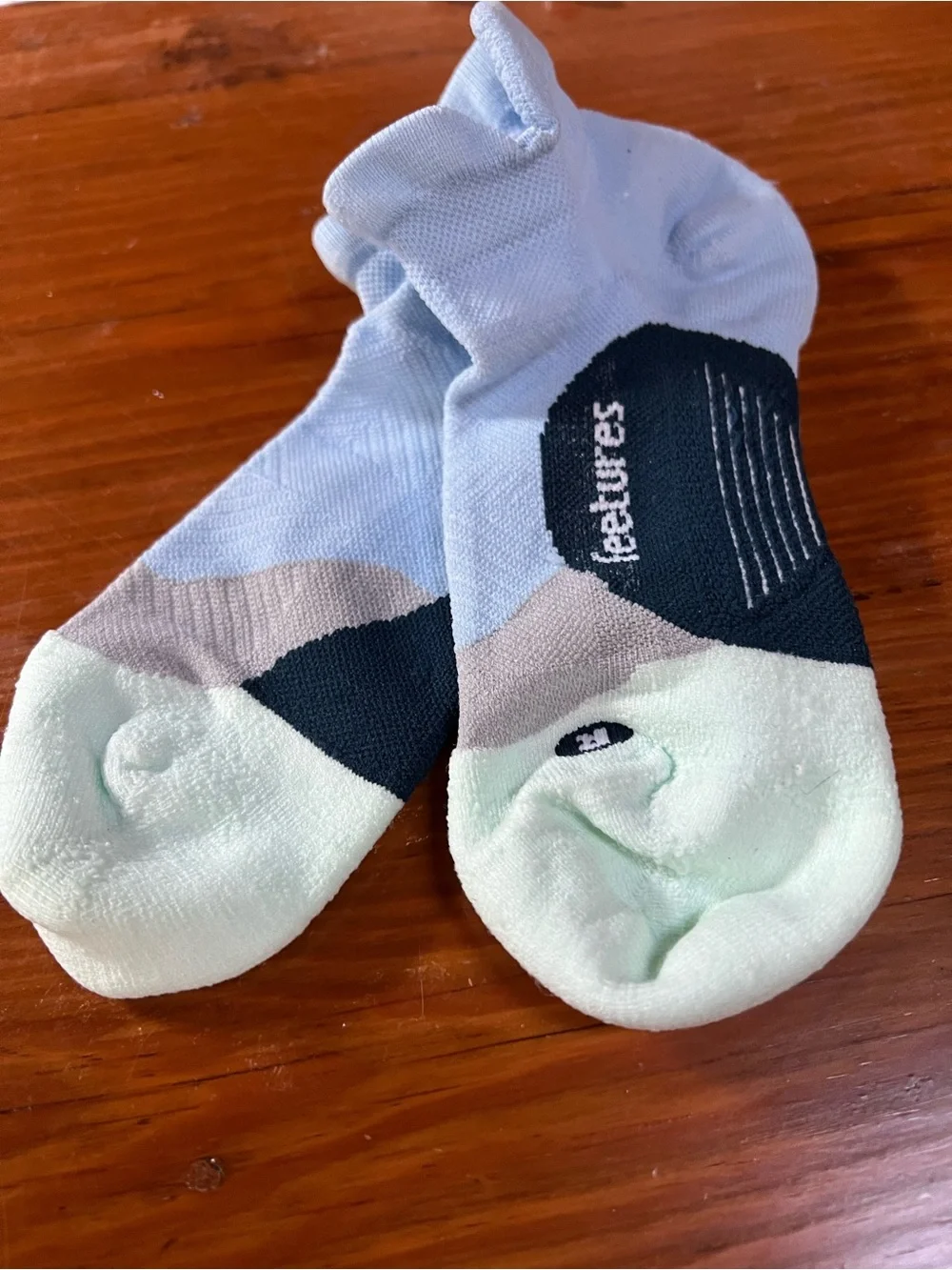 Feetures Elite light Cushion No Show Tab Running Socks Medium New